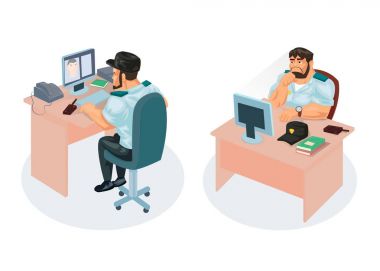 Polis çalışmalar, ceza davalarında, bilgi, bilgisayar masasında inceler.