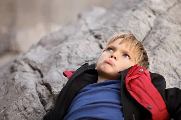 Boy tourist upset and resting after a hike — Stock Photo, Image
