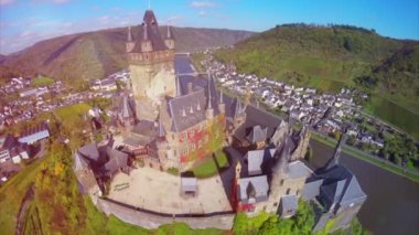 Güzel kale ve Alman Cochem Köyü