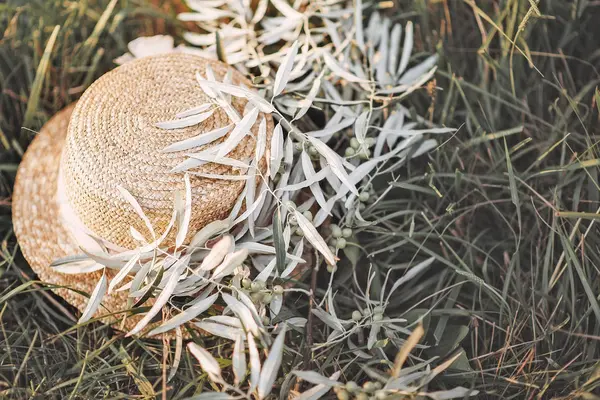 şapka ve Söğüt dalları