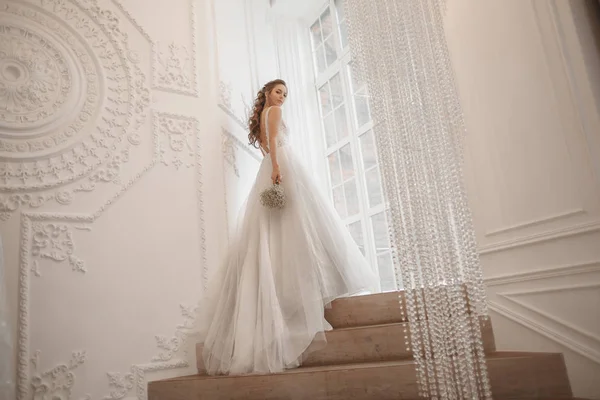 Alina gizemli kadın