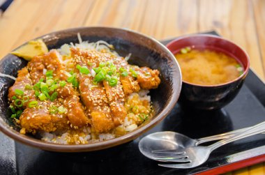Miso Domuz pirzola ile Miso çorbası 