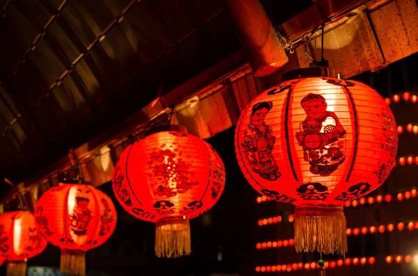 Chinese lamp hang on roof — Stock Photo, Image