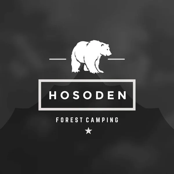 Leśne Camping Logo Emblemat Wektor Ilustracja Wypoczynek Zewnątrz Przygoda Niedźwiedź — Wektor stockowy