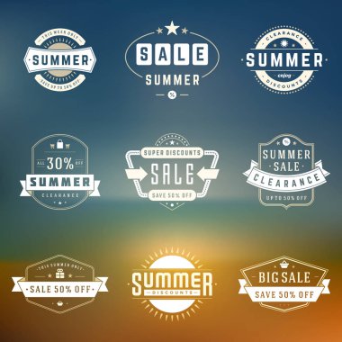 Satılık rozetleri ve Etiketler tasarım yaz sezonu vektör retro set afiş, tanıtım broşürleri için indirim afiş, el ilanı, gümrükleme alışveriş reklam. koleksiyon Satılık nesneler ve simgeler.