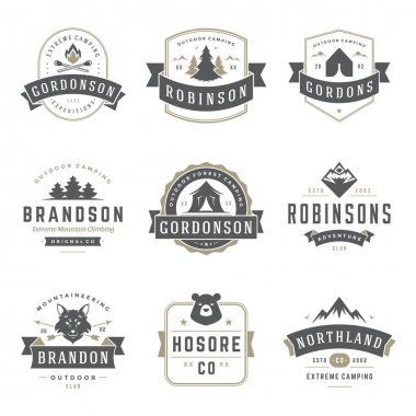 Kamp logolar şablonlar tasarım öğeleri vektör ve siluetleri ayarla, Outdoor macera dağlar ve orman gezileri, vintage tarzı amblem ve rozetleri retro illüstrasyon.
