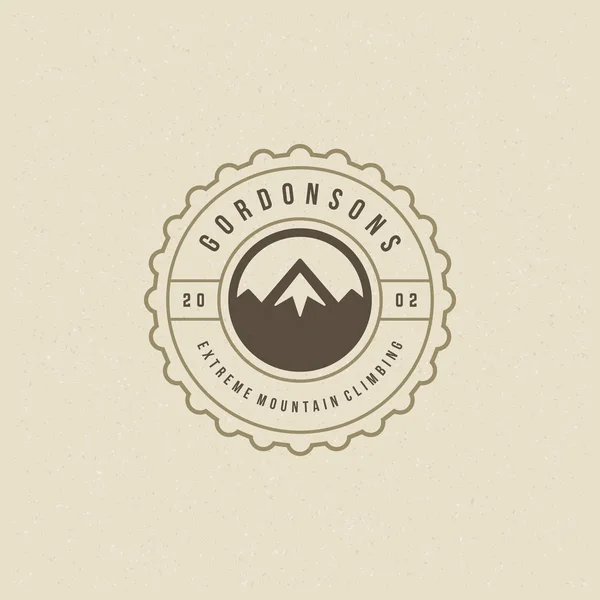 Montanhas Logotipo Emblema Vetor Ilustração Expedição Aventura Livre Montanhas Camisa — Vetor de Stock