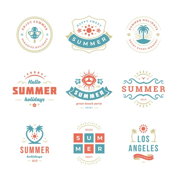 Sommerurlaub Etiketten und Abzeichen Retro-Typografie-Design-Set. — Stockvektor