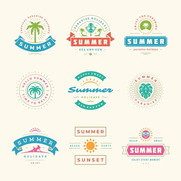 Vacaciones de verano etiquetas e insignias retro tipografía diseño conjunto. — Vector de stock