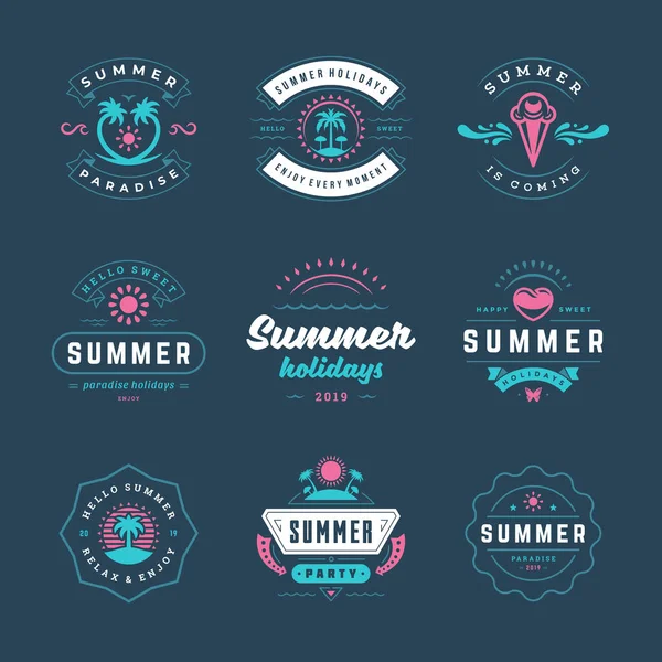 Vacaciones de verano etiquetas e insignias retro tipografía diseño conjunto. — Vector de stock