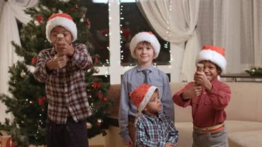 Yangın kraker çocuklarla.