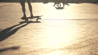 Ağır çekimde hareket kaykay.