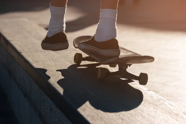 Pé em um skate . — Fotografia de Stock