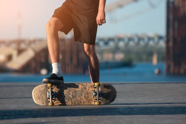 Skateboard op de grond. — Stockfoto