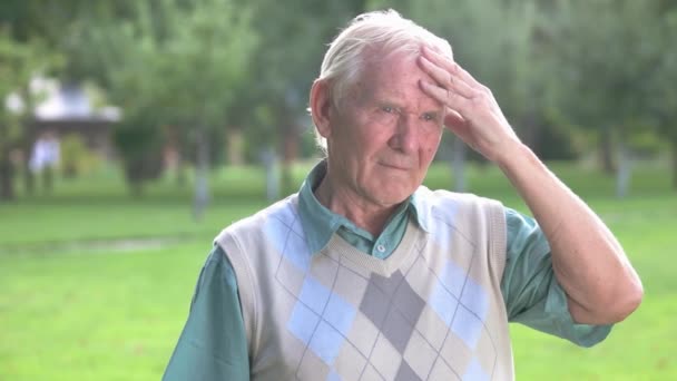 Senior man holding his forehead. — Stock Video