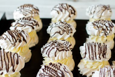 Meringues satırları.