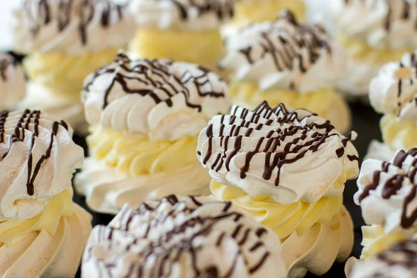 Meringues with cream. — Stockfoto