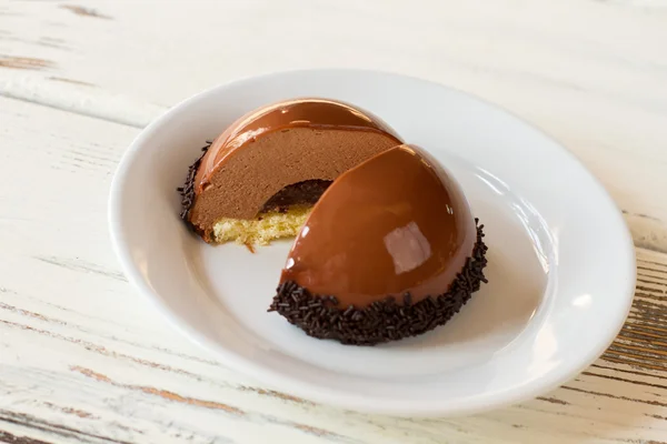 Brown dessert cut in half. — Stockfoto