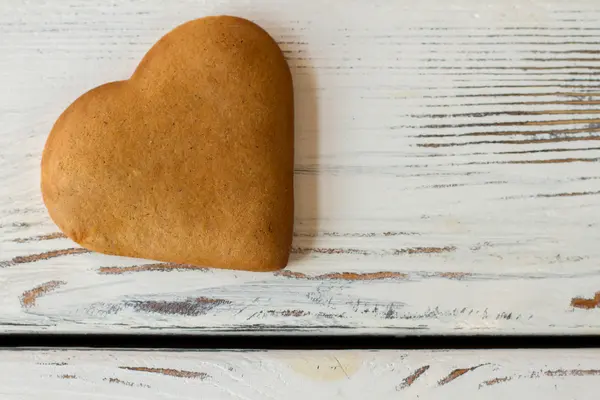 Biscoito em forma de coração marrom . — Fotografia de Stock