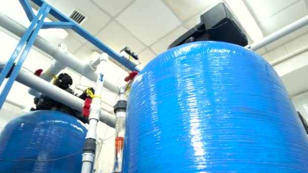 Filtros de agua en la planta . — Vídeos de Stock