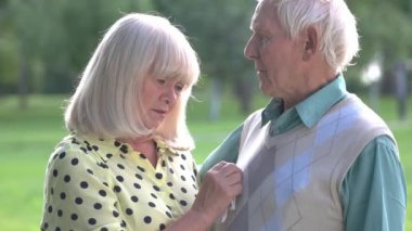 üzgün üst düzey iki.