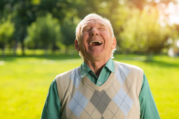 Elderly man laughing. — Stock Photo, Image