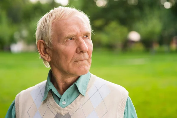 Portrait of serious elderly man. — Stock Photo, Image