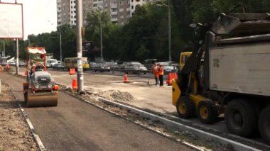 Yol işçi ve makine.