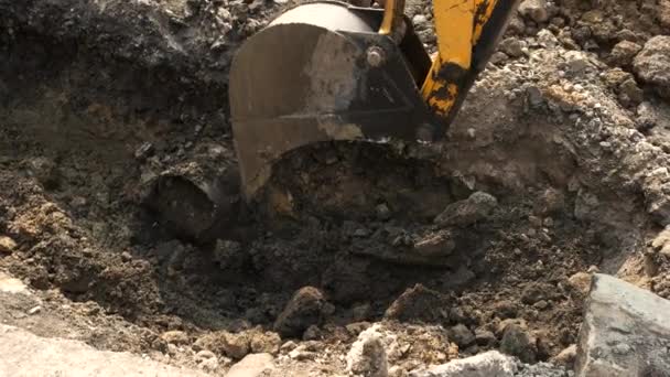 Bucket of excavator in motion. — Stock Footage Bucket of excavator in motion. Royalty Free Stock Footage