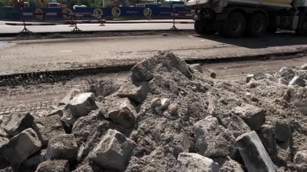Kusy úlomky betonu. — Stock video