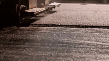 Makine yapımı asfalt tabakası.
