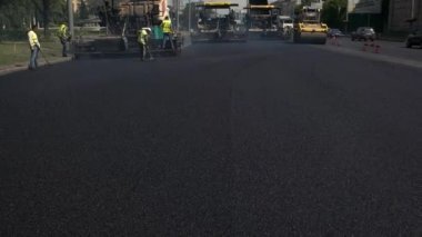 Yol işçiler Tugayı ve makineleri.