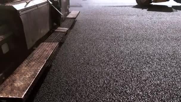 Textura černého asfaltu. — Stock video