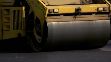 Silindir yolda davul.