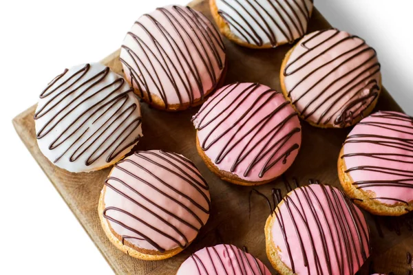 Cookie smörgåsar på träskiva. — Stockfoto