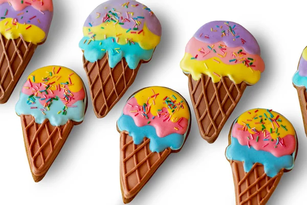 Sobremesas em forma de sorvete . — Fotografia de Stock
