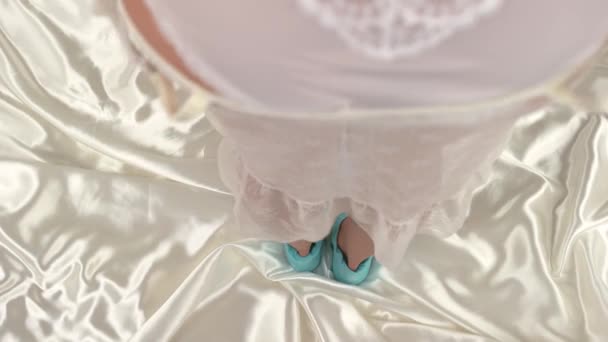 Femmes jambes en chaussettes . — Video