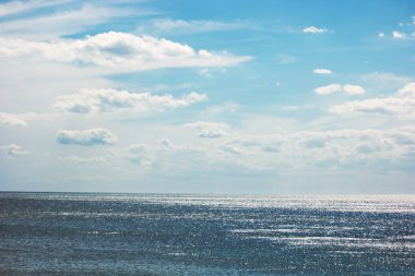 Deniz ve gökyüzü.