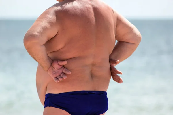 Vista posterior del hombre con sobrepeso . — Foto de Stock