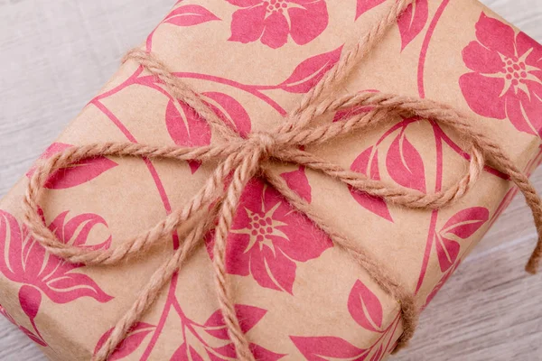 Flower print wrap and rope.