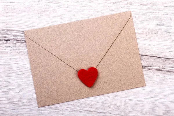 Fabric heart on envelope. — Stock Photo, Image