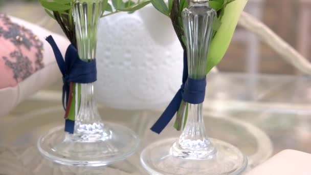 Two champagne glasses. — Stock Video