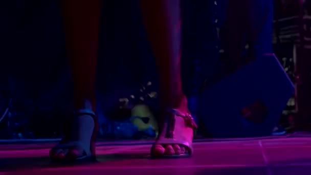 Nogi kobiety, taniec. — Wideo stockowe