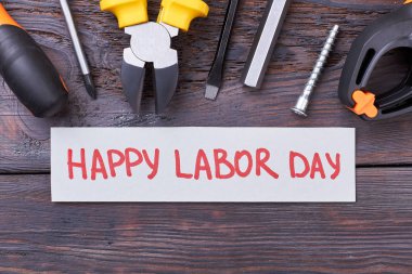 Araçlar ve İşçi Bayramı kartı.