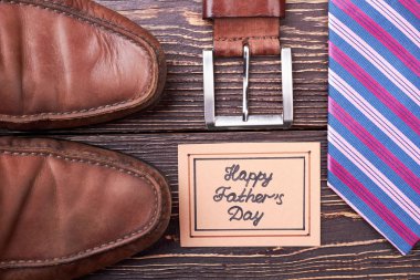 Babalar günü kartı ve kemer.