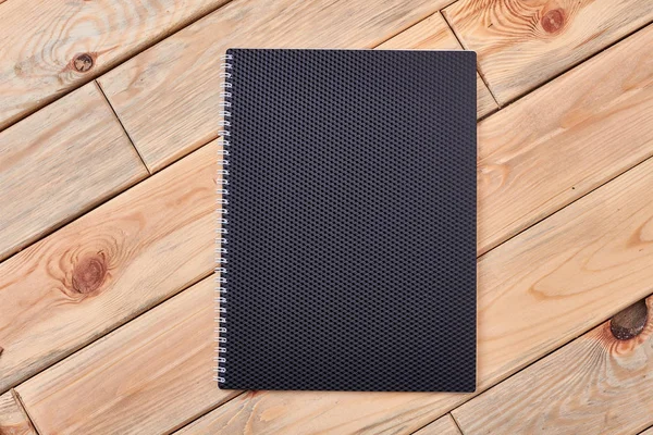 Μαύρο σημειωματάριο για ελαφρύ ξύλο. — Φωτογραφία Αρχείου