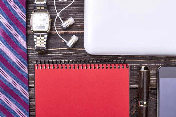 Corbata, reloj y cuaderno . — Foto de Stock