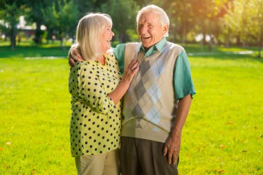 Kahkaha kıdemli Çift.