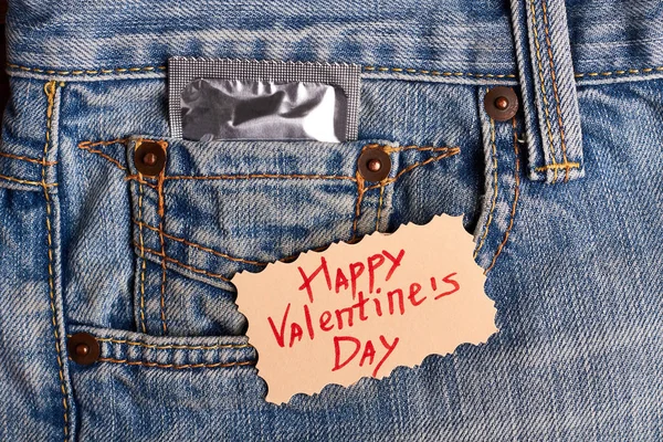 День Святого Валентина карт і презерватив. — стокове фото