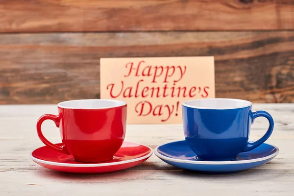 Sevgililer günü kartı ve bardak.